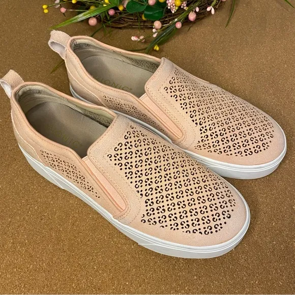 VIONIC KIMMIE PERFORATED SUEDE SLIP ON SNEAKER ROSE SIZE 8