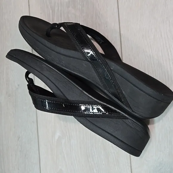 Vionic Women High Tide Thong Leather Sandals Platform shoes sz 8 Wide