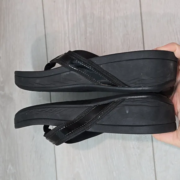 Vionic Women High Tide Thong Leather Sandals Platform shoes sz 8 Wide