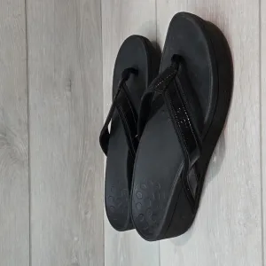 Vionic Women High Tide Thong Leather Sandals Platform shoes sz 8 Wide