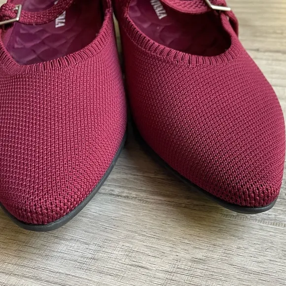 Vivaia Aria Walker Mary-Jane Lightweight Pointed-Toe “Bordeaux Red” SZ 9-9.5