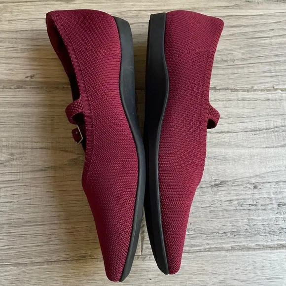 Vivaia Aria Walker Mary-Jane Lightweight Pointed-Toe “Bordeaux Red” SZ 9-9.5