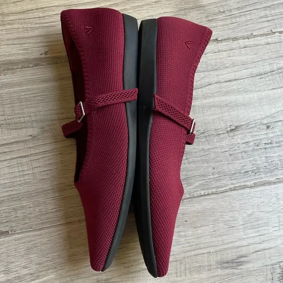 Vivaia Aria Walker Mary-Jane Lightweight Pointed-Toe “Bordeaux Red” SZ 9-9.5