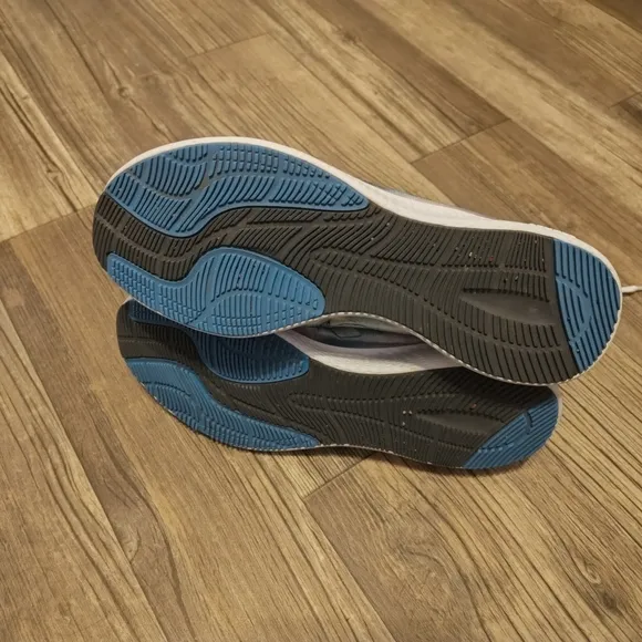 White Lightweight Breathable Sneakers with Blue Accent