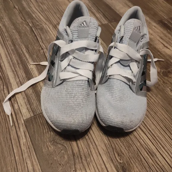 White Lightweight Breathable Sneakers with Blue Accent