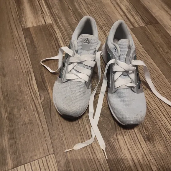 White Lightweight Breathable Sneakers with Blue Accent