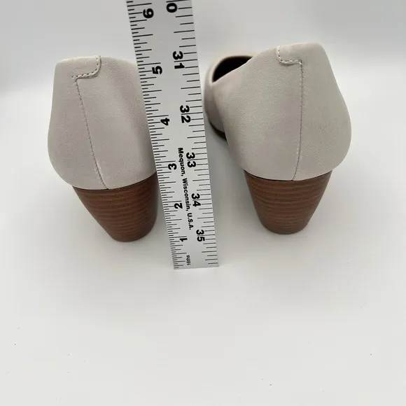 Women's Comfortiva Pillowtop Memory Foam Shoes Size 9WW Ivory