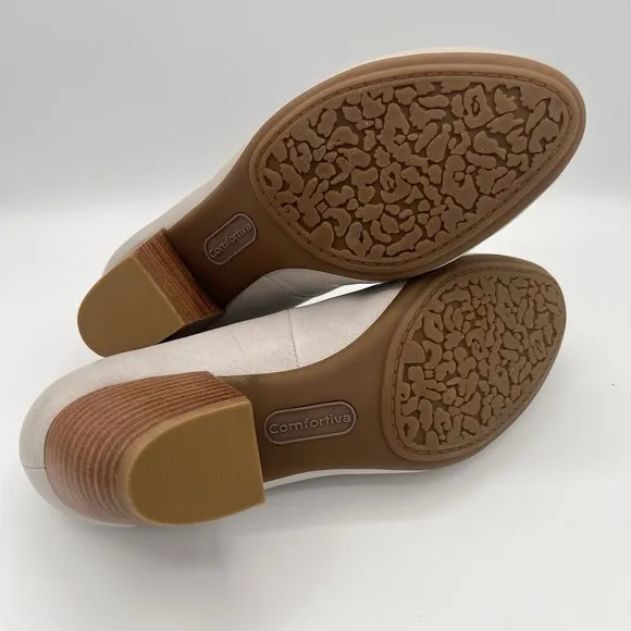 Women's Comfortiva Pillowtop Memory Foam Shoes Size 9WW Ivory