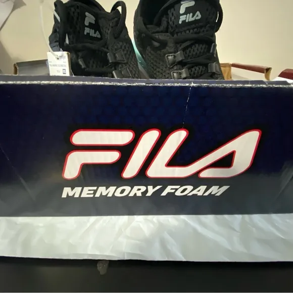 Women's FILA Memory Neometric Running Shoes Sneakers 7.5 Wide NWT