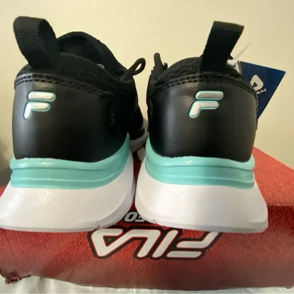Women's FILA Memory Neometric Running Shoes Sneakers 7.5 Wide NWT