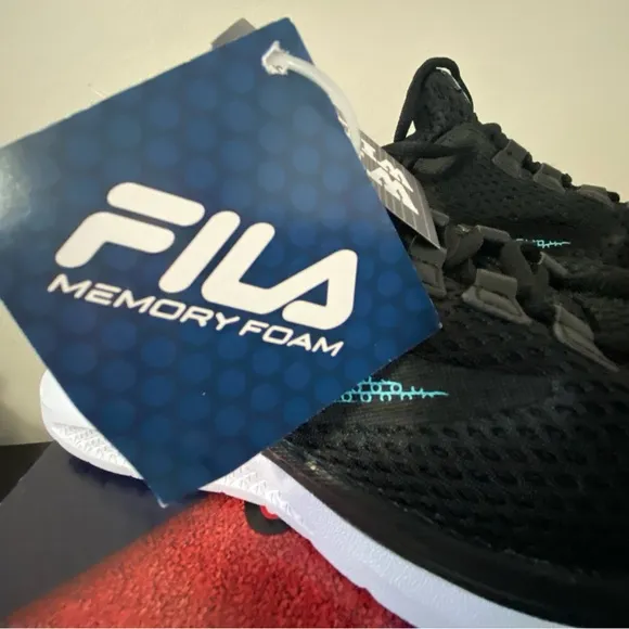 Women's FILA Memory Neometric Running Shoes Sneakers 7.5 Wide NWT