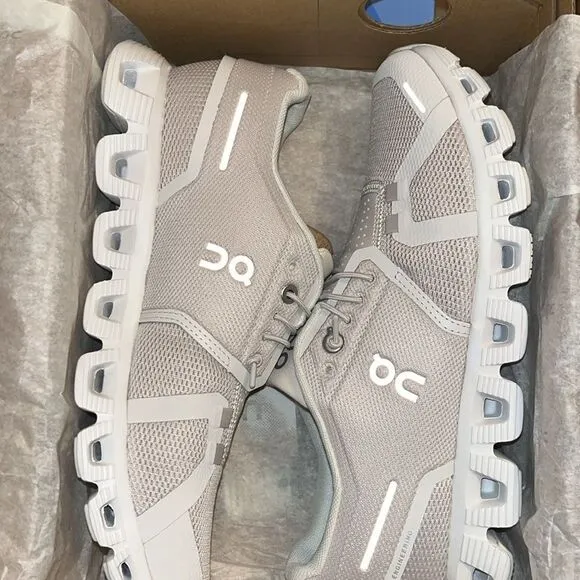 Women’s On Cloud 5 Running Shoes size 8W New in Box