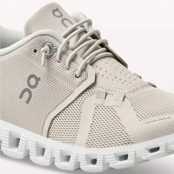 Women’s On Cloud 5 Running Shoes size 8W New in Box
