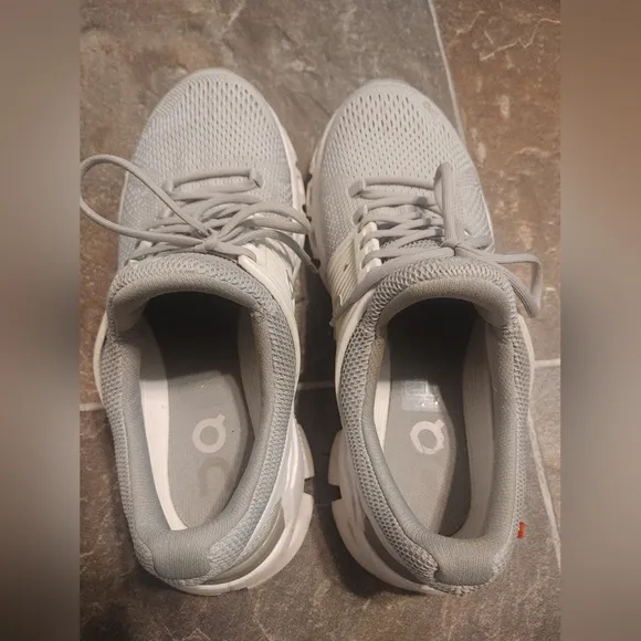 Women's ON Cloudswift Size 7.5