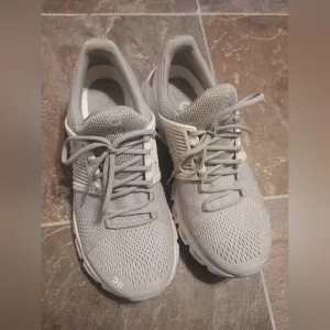 Women's ON Cloudswift Size 7.5