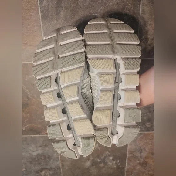 Women's ON Cloudswift Size 7.5