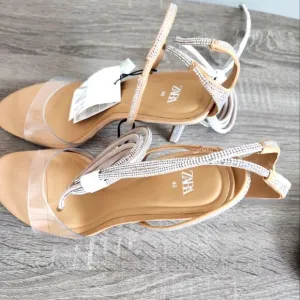 ZARA NEW SPARKLE VINYL HEELED SHOES. WIDE FRONT STRAP HEEL  HEIGT 3,7 .  EU 40.